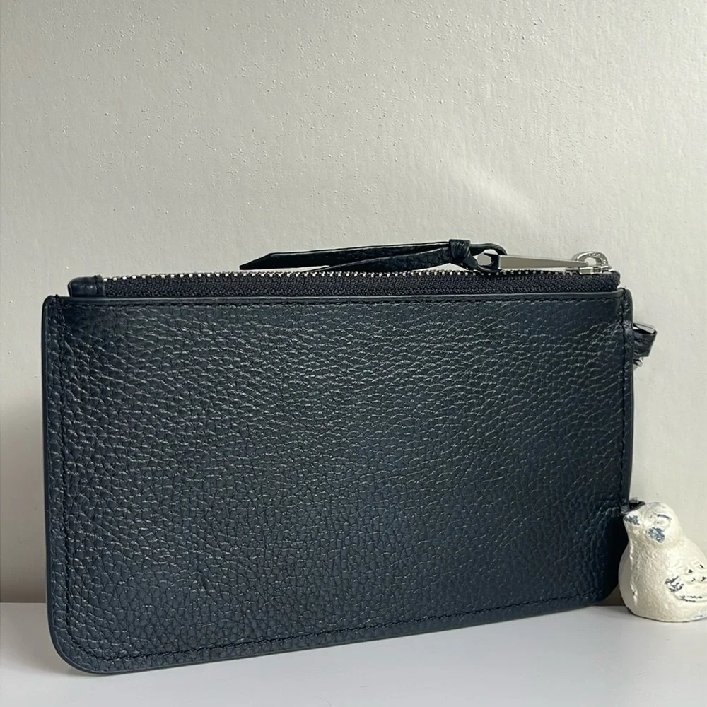 Bandolier Minimal Pouch And Strap
FLAT ZIP POUCH IN BLACK/SILVER - Picture 7 of 16